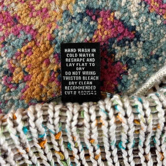 BCBGeneration | Women’s cream confetti open knit 3-button scalloped hem cardigan - Picture 4 of 16